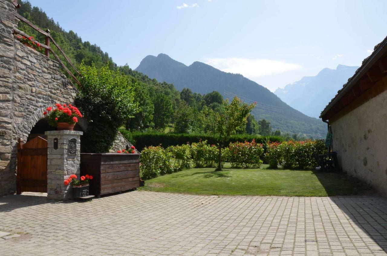 Apartment With Garden Villeneuve Exterior photo